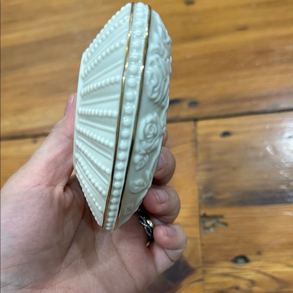 Lenox Ivory Heart-Shaped Florals Ceramic Tea Light Candle Holder - Picture 6 of 8